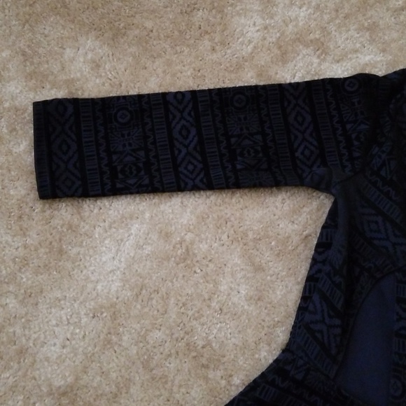 Mid- Sleeve Tribal Pattern dress - Picture 4 of 4